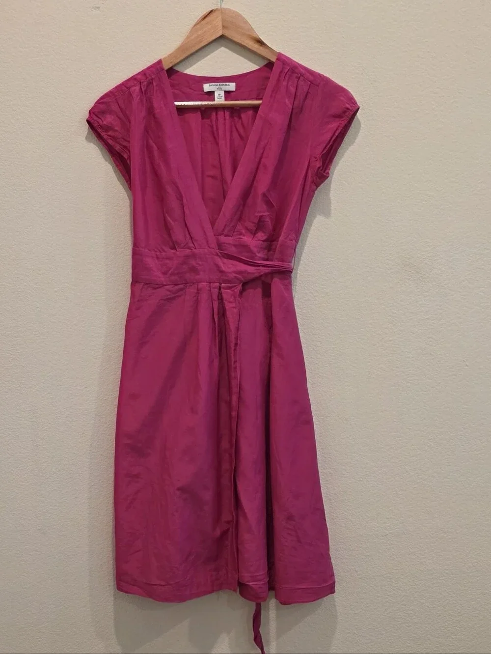 Banana Republic Silk Fuchsia wrap dress V-neck Cap-sleeve minimalist euro summer - Picture 2 of 10